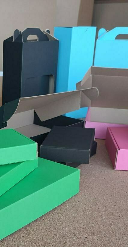 Изготовление коробок из бурого, белого и цветного гофрокартона. Оперативно. Без штанцформ. Любыми тиражами.